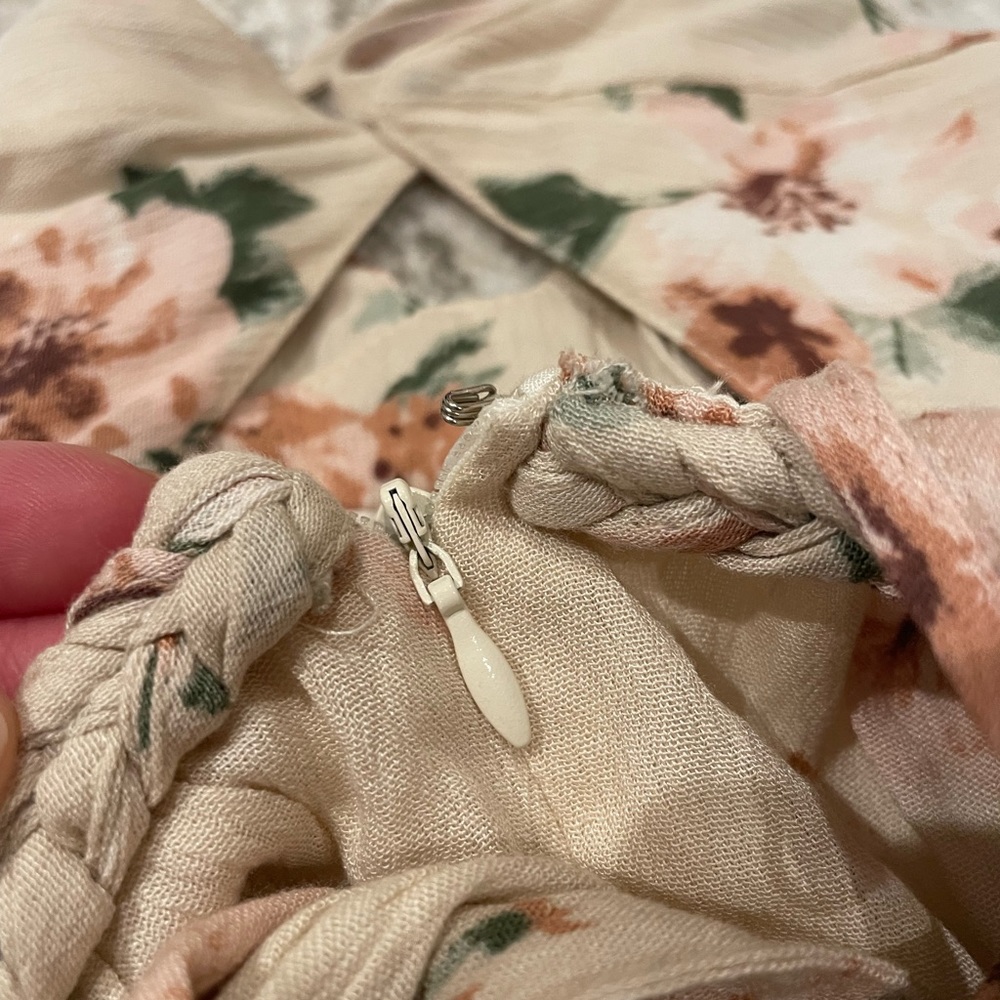 NWT Beige Floral Vneck Mini Babydoll Dress Size small - Picture 11 of 11